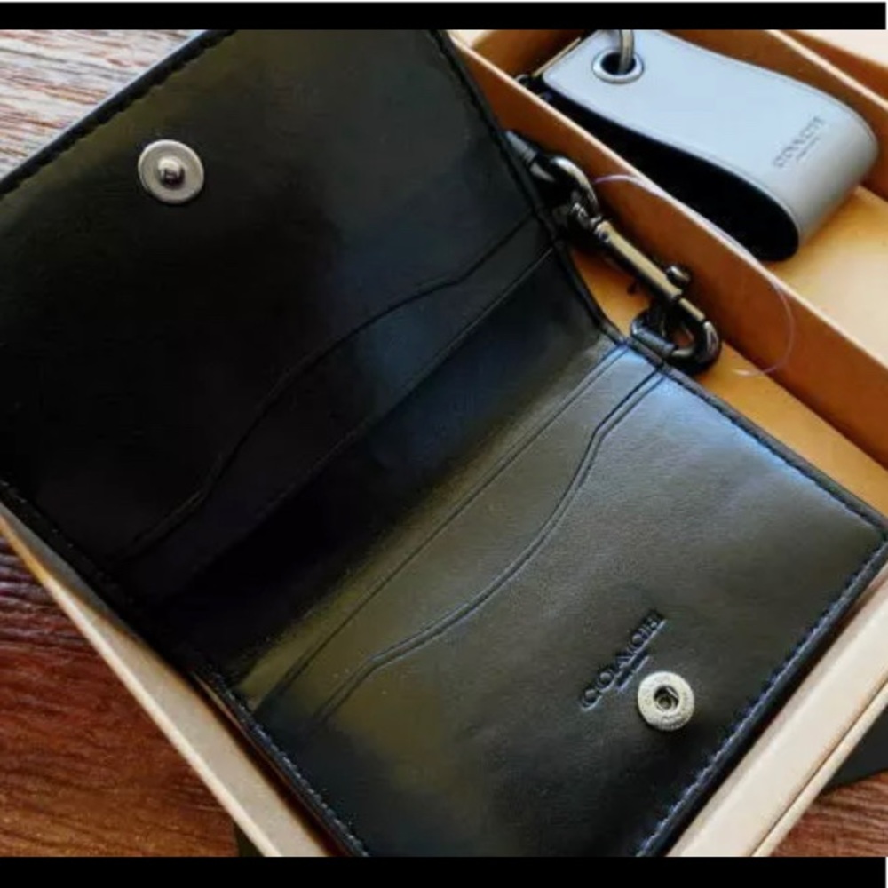Authentic Coach Calf leather Bifold lanyard/Cc/USB - Picture 2 of 8